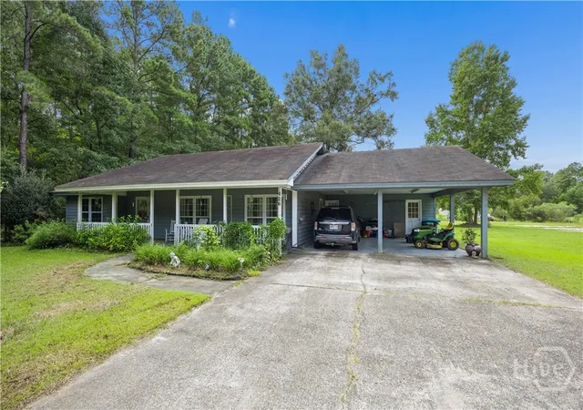Photo 3 of Single family home for sale at 426 Adams Rd, Bloomingdale, GA 31302 | MLS# SA364263 | Listing updated on 2026-09-10