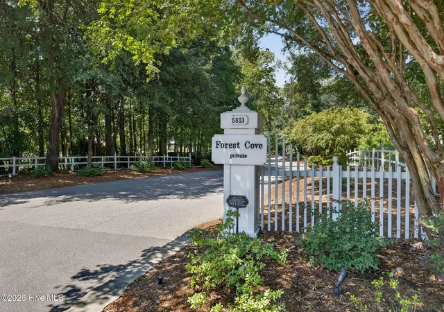 Photo 4 of Townhouse for sale at 5813 Wrightsville Ave #Apt 135, Wilmington, NC 28403 | MLS# 100600528 | Listing updated on 2026-09-16
