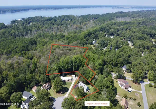 Photo 2 of Single family home for sale at 329 S Wedgewood Dr, Washington, NC 27889 | MLS# 100601540 | Listing updated on 2026-09-10