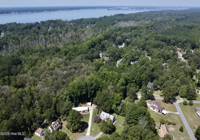 Photo 3 of Single family home for sale at 329 S Wedgewood Dr, Washington, NC 27889 | MLS# 100601540 | Listing updated on 2026-09-10