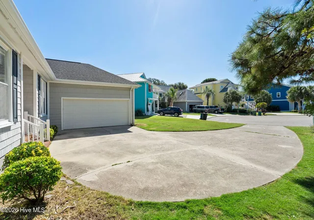 Photo 3 of Single family home for sale at 833 Cutter Ct, Kure Beach, NC 28449 | MLS# 100603453 | Listing updated on 2026-10-04