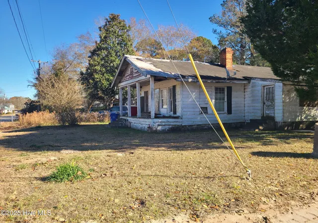 Photo 1 of Single family home for sale at 313 W Williams St, Burgaw, NC 28425 | MLS# 100601958 | Listing updated on 2026-09-08