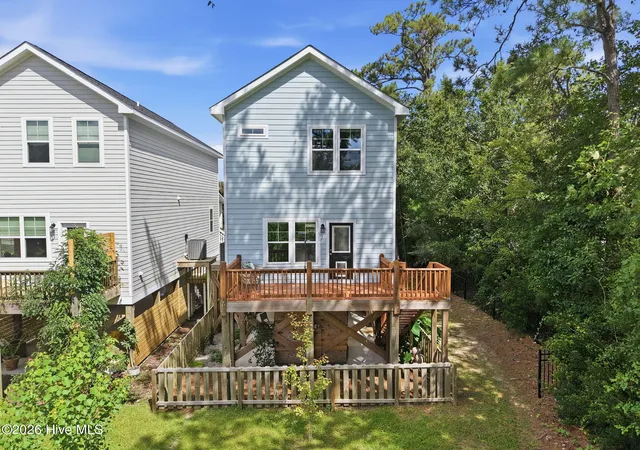 Photo 4 of Single family home for sale at 1306 Charleston Comn Dr, Leland, NC 28451 | MLS# 100601684 | Listing updated on 2026-10-08
