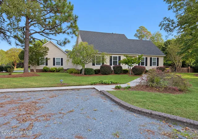 Photo 2 of Single family home for sale at 306 Pecan Ln, Laurinburg, NC 28352 | MLS# 100608926 | Listing updated on 2026-10-19