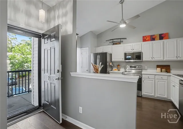 Listing Photo 1 - Condo for sale in building located at 21 River Trace Ct, Savannah, GA 31410