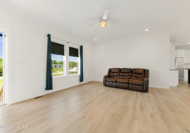 Photo 3 of Manufactured home for sale at 105 Gosling Ln, Beaufort, NC 28516 | MLS# 100601493 | Listing updated on 2026-09-07