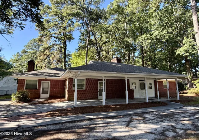 Photo 14 of Single family home for sale at 915 Se Greenville Blvd, Greenville, NC 27858 | MLS# 100601870 | Listing updated on 2026-09-08