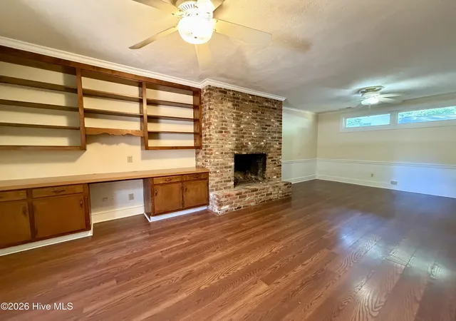 Photo 2 of Single family home for sale at 915 Se Greenville Blvd, Greenville, NC 27858 | MLS# 100601870 | Listing updated on 2026-09-08