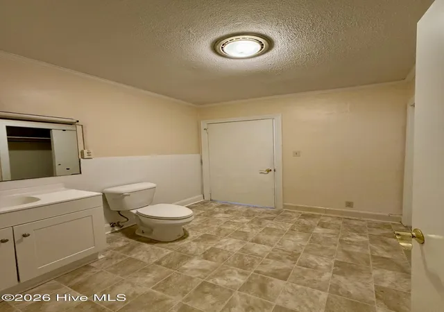 Photo 4 of Single family home for sale at 915 SE Greenville Blvd, Greenville, NC 27858 | MLS# 100601870 | Listing updated on 2026-09-08