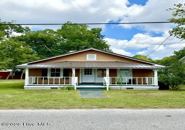 Photo 3 of Single family home for sale at 207 E Swanzy St, Elizabethtown, NC 28337 | MLS# 100600760 | Listing updated on 2026-09-14