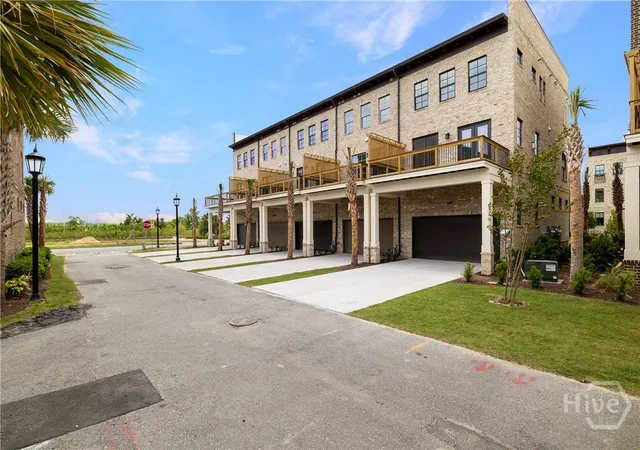 Photo 3 of Townhouse for sale at 352 Eastern Wharf Ave, Savannah, GA 31401 | MLS# SA364016 | Listing updated on 2026-09-04
