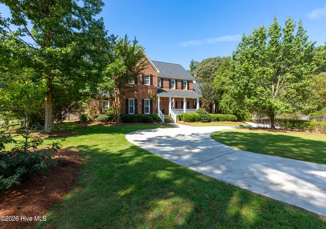 Photo 3 of Single family home for sale at 2417 Oakview Dr, New Bern, NC 28562 | MLS# 100597946 | Listing updated on 2026-09-18