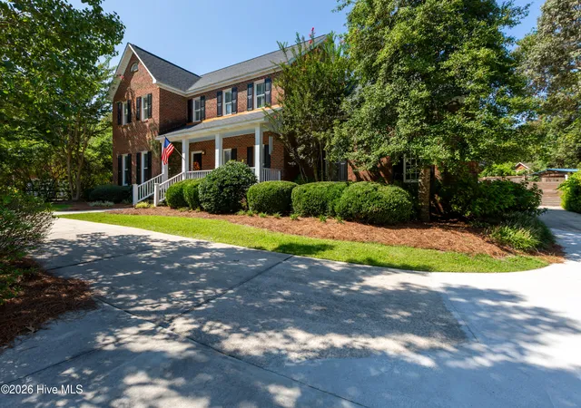 Photo 3 of Single family home for sale at 2417 Oakview Dr, New Bern, NC 28562 | MLS# 100597946 | Listing updated on 2026-09-18