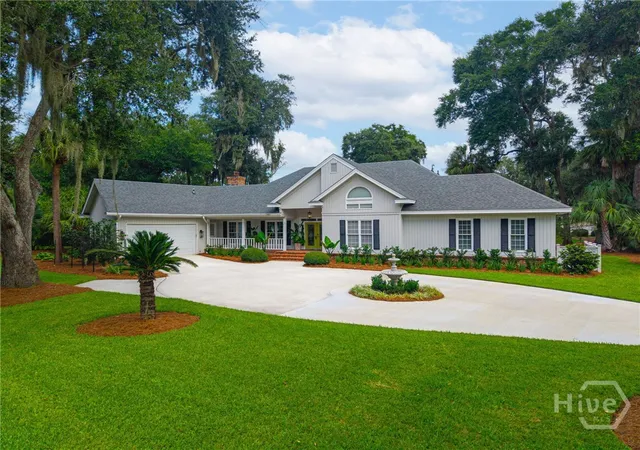 Photo 1 of Single family home for sale at 17 Middle Marsh Retreat, Savannah, GA 31411 | MLS# SA366098 | Listing updated on 2026-10-21