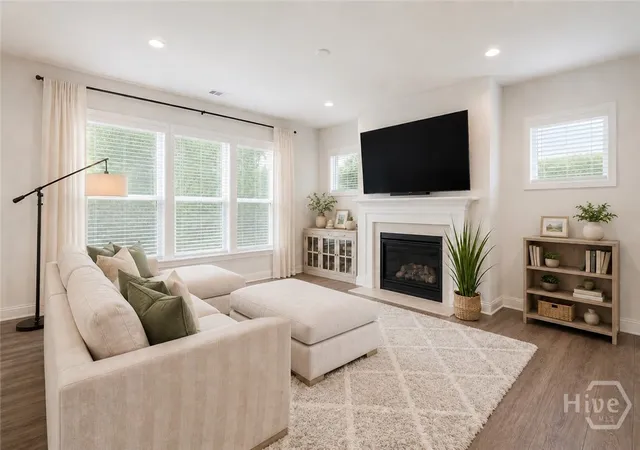 Photo 4 of Single family home for sale at 104 Kingbird Ct, Savannah, GA 31410 | MLS# SA363619 | Listing updated on 2026-09-12