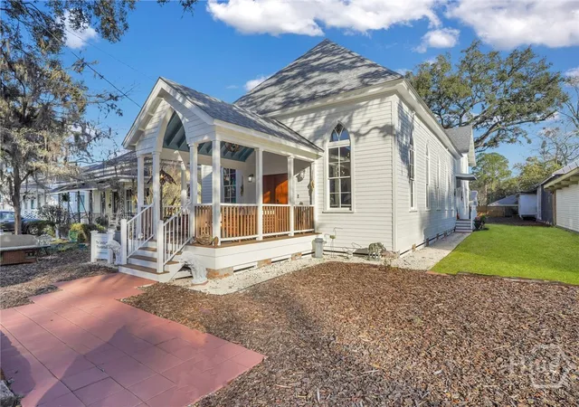 Photo 3 of Single family home for sale at 2716 Mechanics Ave, Savannah, GA 31404 | MLS# SA343210 | Listing updated on 2026-09-10