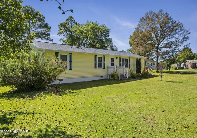 Photo 2 of Single family home for sale at 2912 Newport Cir, Newport, NC 28570 | MLS# 100610034 | Listing updated on 2026-10-27