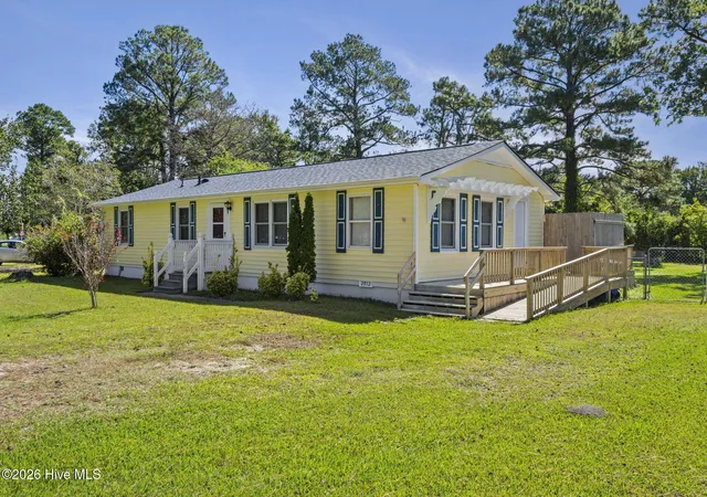 Photo 3 of Single family home for sale at 2912 Newport Cir, Newport, NC 28570 | MLS# 100610034 | Listing updated on 2026-10-27