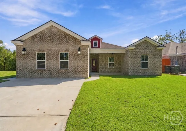 Single family home for sale at 124 Wright St, Savannah, GA 31408 | MLS# SA366619