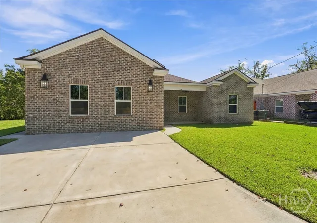 Photo 1 of Single family home for sale at 124 Wright St, Savannah, GA 31408 | MLS# SA366619 | Listing updated on 2026-10-21