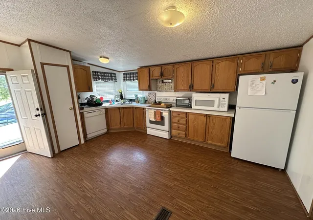 Photo 4 of Manufactured home for sale at 10660 Jamestown Dr, Laurinburg, NC 28352 | MLS# 100601528 | Listing updated on 2026-10-15