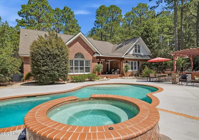 Photo 2 of Single family home for sale at 10 Ashkirk Dr, Pinehurst, NC 28374 | MLS# 100604116 | Listing updated on 2026-10-20