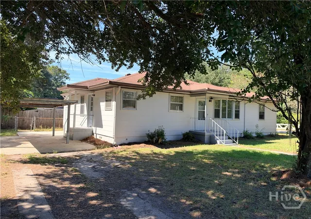 Photo 3 of Single family home for sale at 3207 Woodlawn Dr, Savannah, GA 31404 | MLS# SA365556 | Listing updated on 2026-10-19