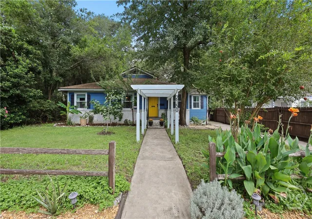 Photo 2 of Single family home for sale at 2150 Indiana Ave, Savannah, GA 31404 | MLS# SA364372 | Listing updated on 2026-10-29