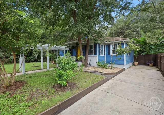 Photo 3 of Single family home for sale at 2150 Indiana Ave, Savannah, GA 31404 | MLS# SA364372 | Listing updated on 2026-10-29