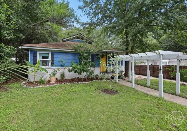 Photo 3 of Single family home for sale at 2150 Indiana Ave, Savannah, GA 31404 | MLS# SA364372 | Listing updated on 2026-10-29