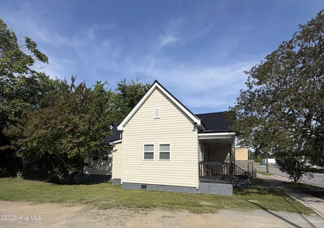 Photo 2 of Single family home for sale at 204 E Oak St, Goldsboro, NC 27530 | MLS# 100580188 | Listing updated on 2026-09-14