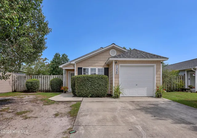 Photo 2 of Single family home for sale at 7220 Haskell Ct, Wilmington, NC 28411 | MLS# 100600407 | Listing updated on 2026-09-06