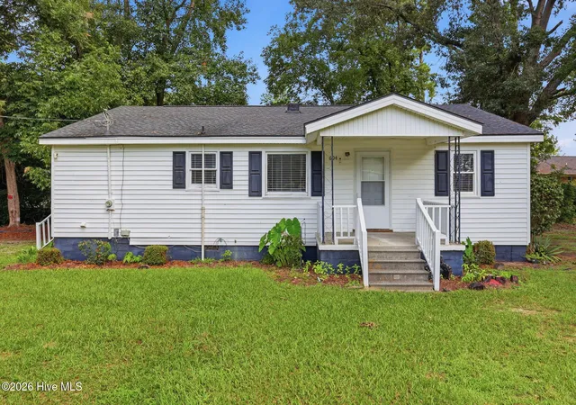 Photo 1 of Single family home for sale at 604 Calhoun St, Clinton, NC 28328 | MLS# 100608991 | Listing updated on 2026-10-21