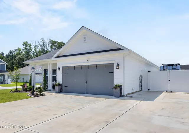 Photo 3 of Single family home for sale at 739 Greenwich Pl, Richlands, NC 28574 | MLS# 100601315 | Listing updated on 2026-09-04