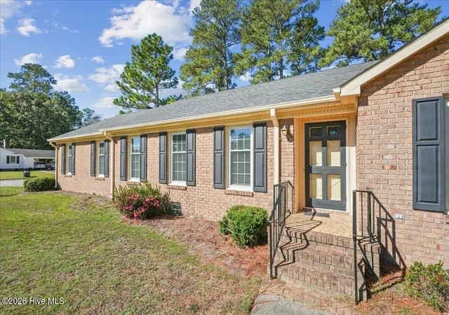 Photo 3 of Single family home for sale at 3000 Camelot Dr, Kinston, NC 28504 | MLS# 100610665 | Listing updated on 2026-10-27