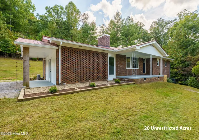 Photo 1 of Single family home for sale at 5221 Fires Crk Rd, Hayesville, NC 28904 | MLS# 100606503 | Listing updated on 2026-10-28