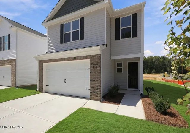 Photo 2 of Single family home for sale at 2100 Montalvan Dr, Greenville, NC 27834 | MLS# 100582103 | Listing updated on 2026-09-14