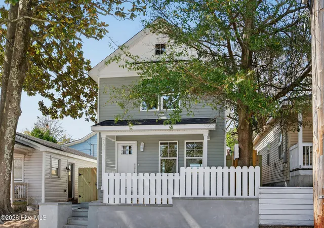 Photo 3 of Single family home for sale at 703 N 11th Street, Wilmington, NC 28401 | MLS# 100542142 | Listing updated on 2026-09-08