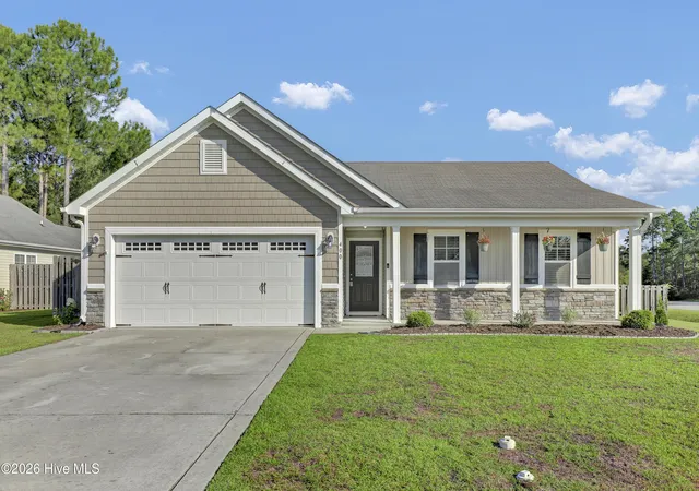 Photo 1 of Single family home for sale at 400 Blue Pennant Ct, Sneads Ferry, NC 28460 | MLS# 100601080 | Listing updated on 2026-09-13