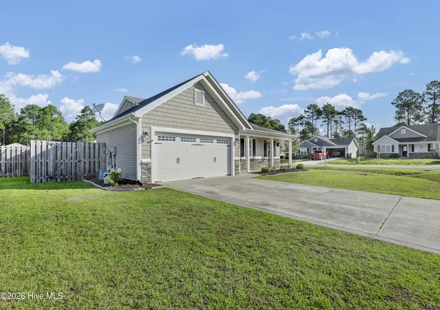 Photo 2 of Single family home for sale at 400 Blue Pennant Ct, Sneads Ferry, NC 28460 | MLS# 100601080 | Listing updated on 2026-09-13