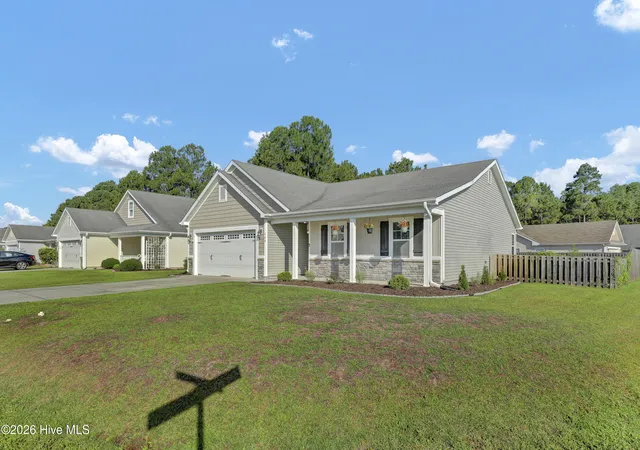 Photo 3 of Single family home for sale at 400 Blue Pennant Ct, Sneads Ferry, NC 28460 | MLS# 100601080 | Listing updated on 2026-09-13