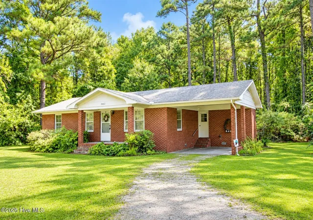 Photo 1 of Single family home for sale at 2462 Highway 70 E, Beaufort, NC 28516 | MLS# 100600712 | Listing updated on 2026-09-18