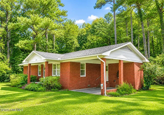 Photo 2 of Single family home for sale at 2462 Highway 70 E, Beaufort, NC 28516 | MLS# 100600712 | Listing updated on 2026-09-18