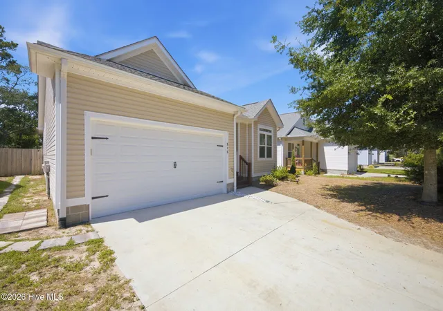 Photo 3 of Single family home for sale at 215 Ne 54th Street, Oak Island, NC 28465 | MLS# 100602210 | Listing updated on 2026-09-13