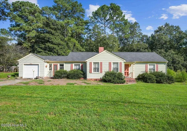 Photo 2 of Single family home for sale at 618 N Church St, Mount Olive, NC 28365 | MLS# 100602558 | Listing updated on 2026-09-10