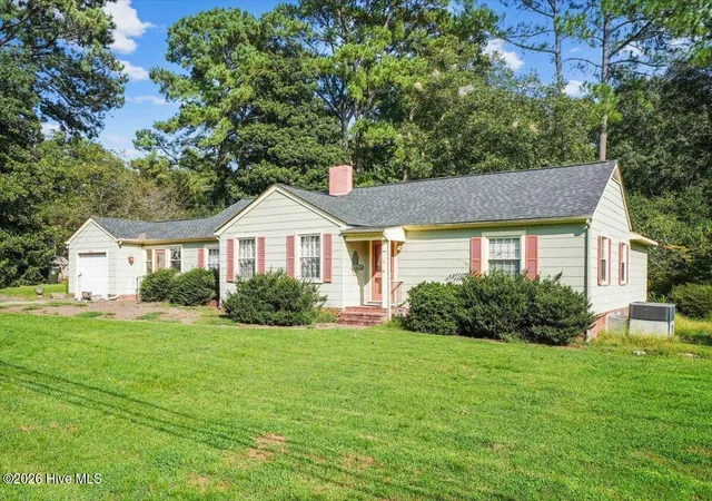 Photo 3 of Single family home for sale at 618 N Church St, Mount Olive, NC 28365 | MLS# 100602558 | Listing updated on 2026-09-10