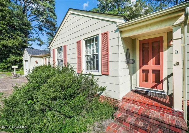 Photo 3 of Single family home for sale at 618 N Church St, Mount Olive, NC 28365 | MLS# 100602558 | Listing updated on 2026-09-10