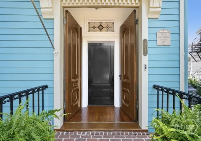 Photo 3 of Multi family home for sale at 207 E Gwinnett St, Savannah, GA 31401 | MLS# SA364324 | Listing updated on 2026-09-13
