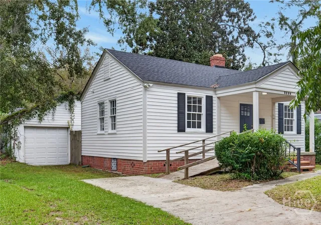 Photo 2 of Single family home for sale at 2236 Greenwood St, Savannah, GA 31404 | MLS# SA366331 | Listing updated on 2026-10-18