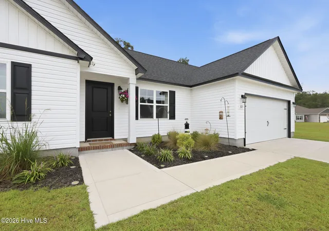 Photo 4 of Single family home for sale at 321 Cotton Hl Pl, Hubert, NC 28539 | MLS# 100600057 | Listing updated on 2026-09-18